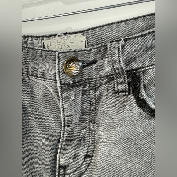 Free People women’s faded gray & black cutoff distressed denim shorts. Size 24 - Picture 8 of 8